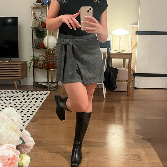 Aritzia Dresses & Skirts - Wilfred Aritzia Front Wrap Grey Knit Mini Skirt